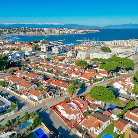 Holiday home Miravette L'Escala